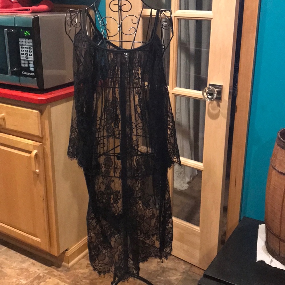 Cold shoulder swim cover up blk lace